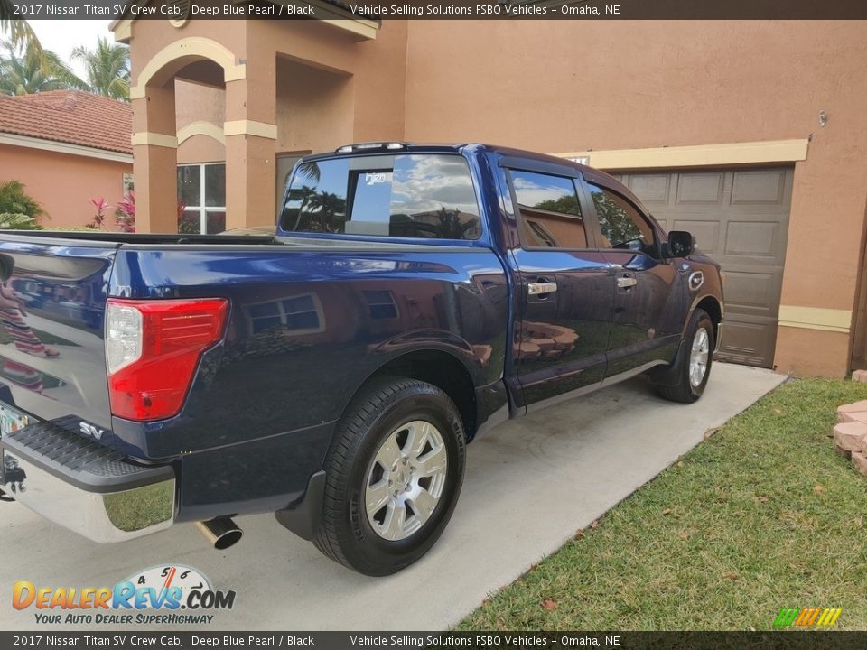 2017 Nissan Titan SV Crew Cab Deep Blue Pearl / Black Photo #13