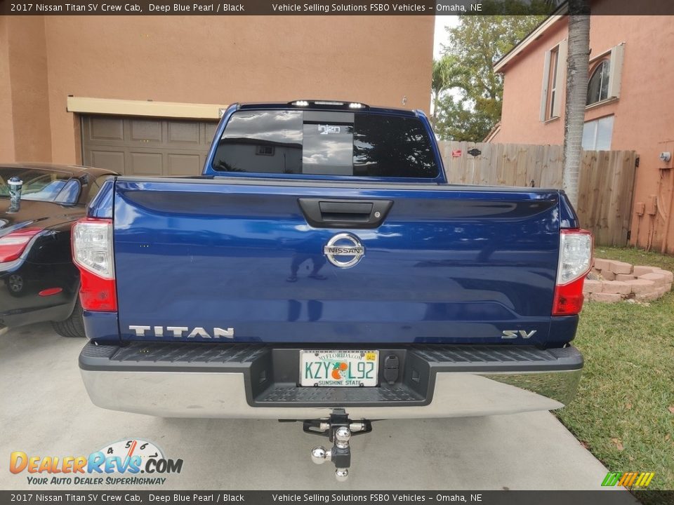 2017 Nissan Titan SV Crew Cab Deep Blue Pearl / Black Photo #14