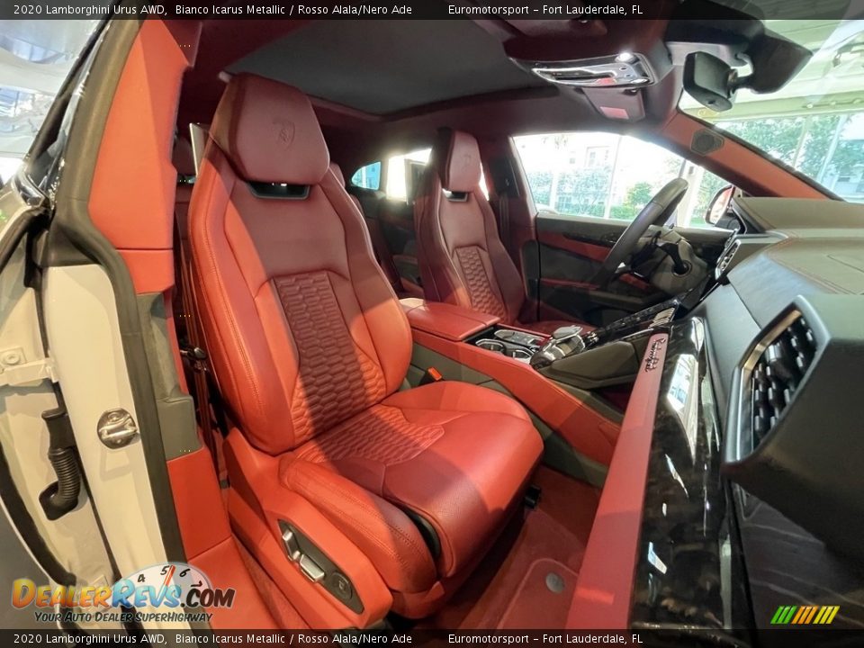 Front Seat of 2020 Lamborghini Urus AWD Photo #8