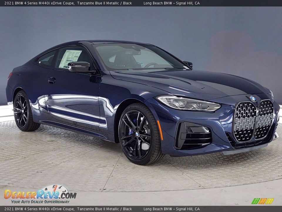 Front 3/4 View of 2021 BMW 4 Series M440i xDrive Coupe Photo #27