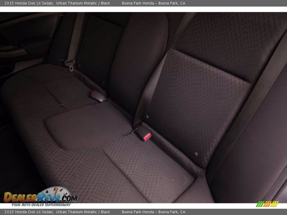 2015 Honda Civic LX Sedan Urban Titanium Metallic / Black Photo #17