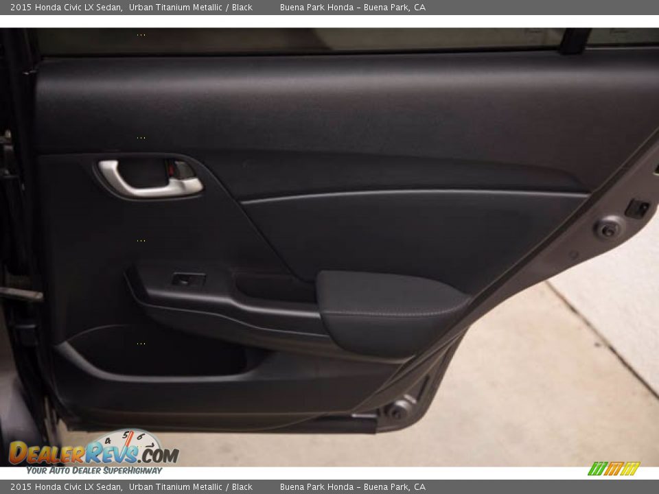 2015 Honda Civic LX Sedan Urban Titanium Metallic / Black Photo #29
