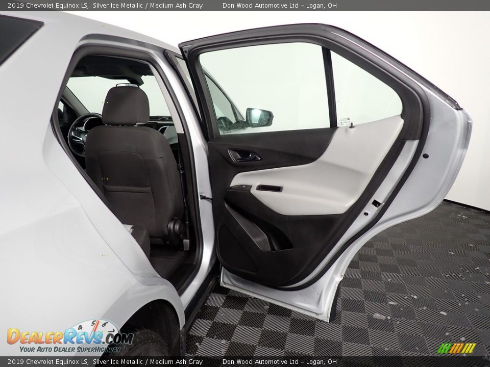 2019 Chevrolet Equinox LS Silver Ice Metallic / Medium Ash Gray Photo #36
