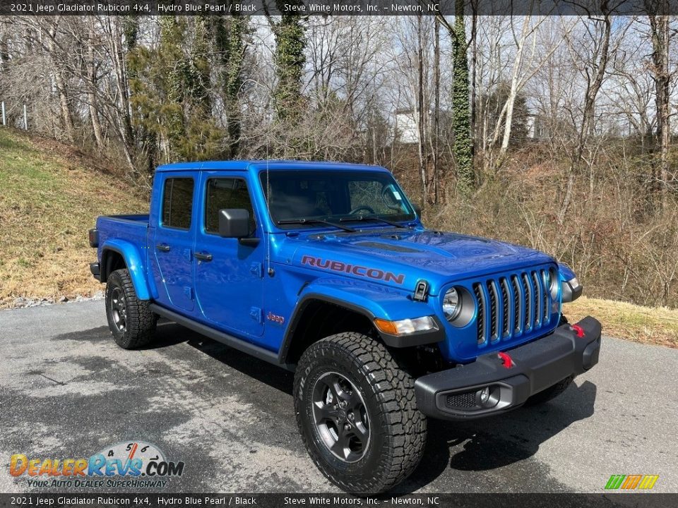 Front 3/4 View of 2021 Jeep Gladiator Rubicon 4x4 Photo #4