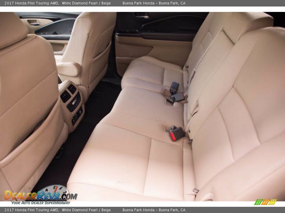 2017 Honda Pilot Touring AWD White Diamond Pearl / Beige Photo #4