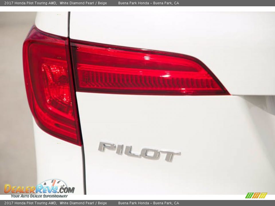 2017 Honda Pilot Touring AWD White Diamond Pearl / Beige Photo #10