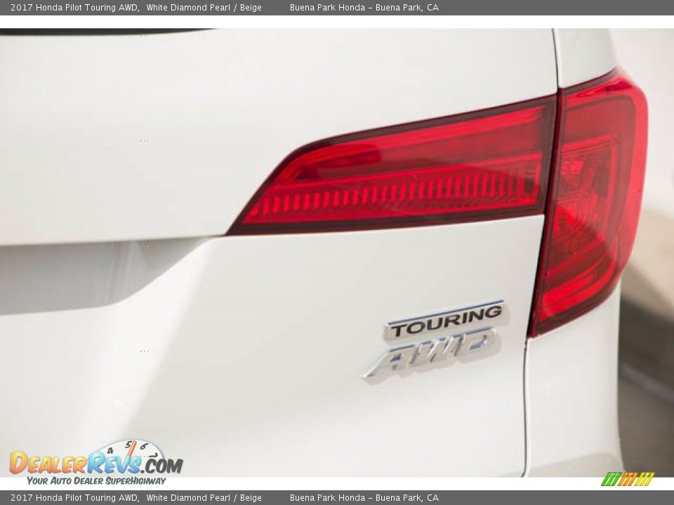 2017 Honda Pilot Touring AWD White Diamond Pearl / Beige Photo #11