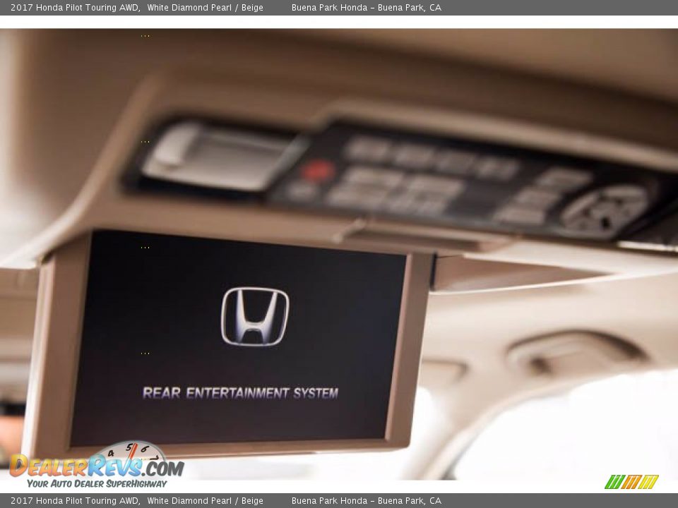 2017 Honda Pilot Touring AWD White Diamond Pearl / Beige Photo #18