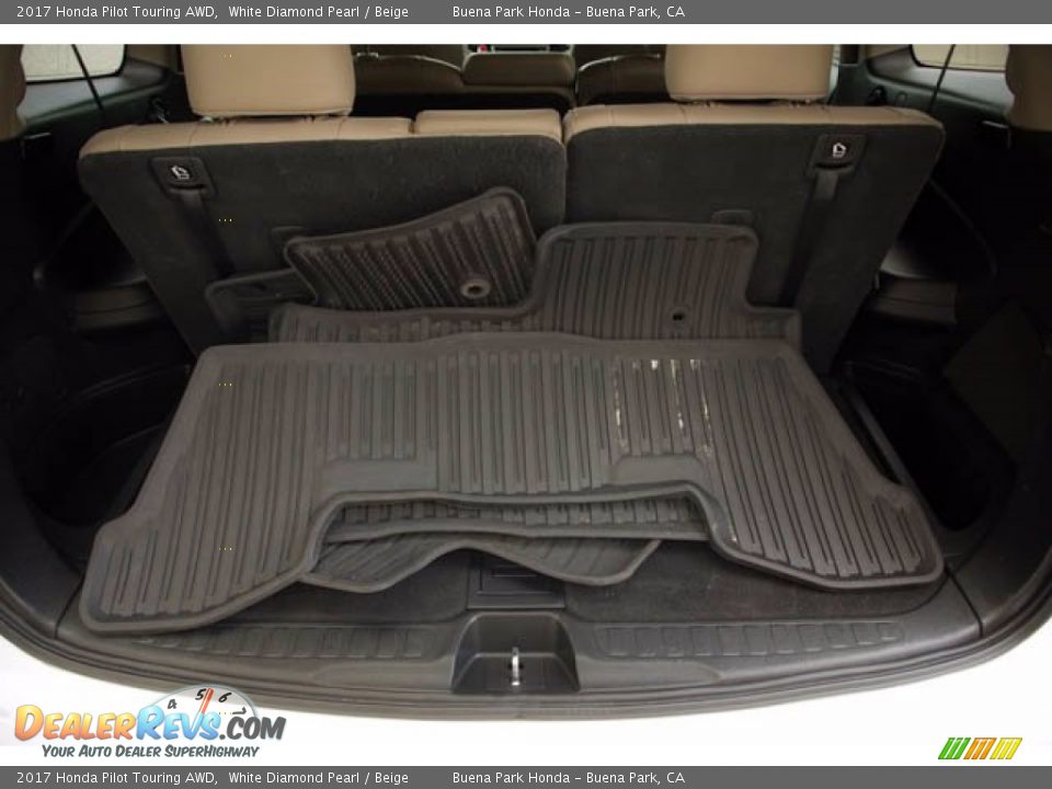 2017 Honda Pilot Touring AWD White Diamond Pearl / Beige Photo #20