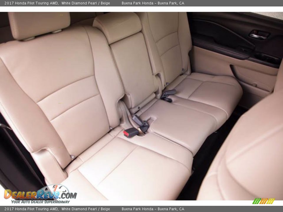 2017 Honda Pilot Touring AWD White Diamond Pearl / Beige Photo #24