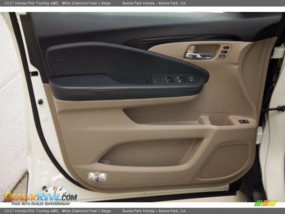 2017 Honda Pilot Touring AWD White Diamond Pearl / Beige Photo #32