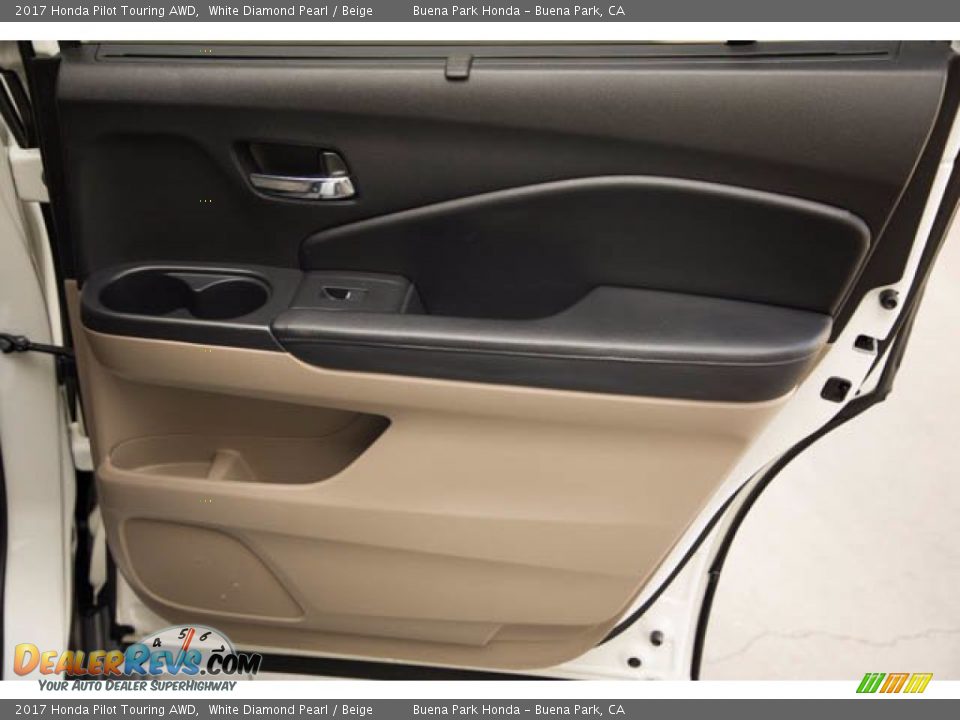 2017 Honda Pilot Touring AWD White Diamond Pearl / Beige Photo #35
