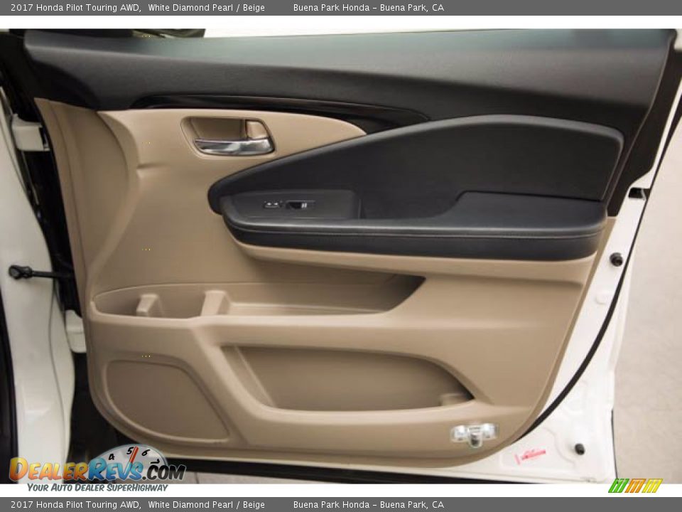2017 Honda Pilot Touring AWD White Diamond Pearl / Beige Photo #36