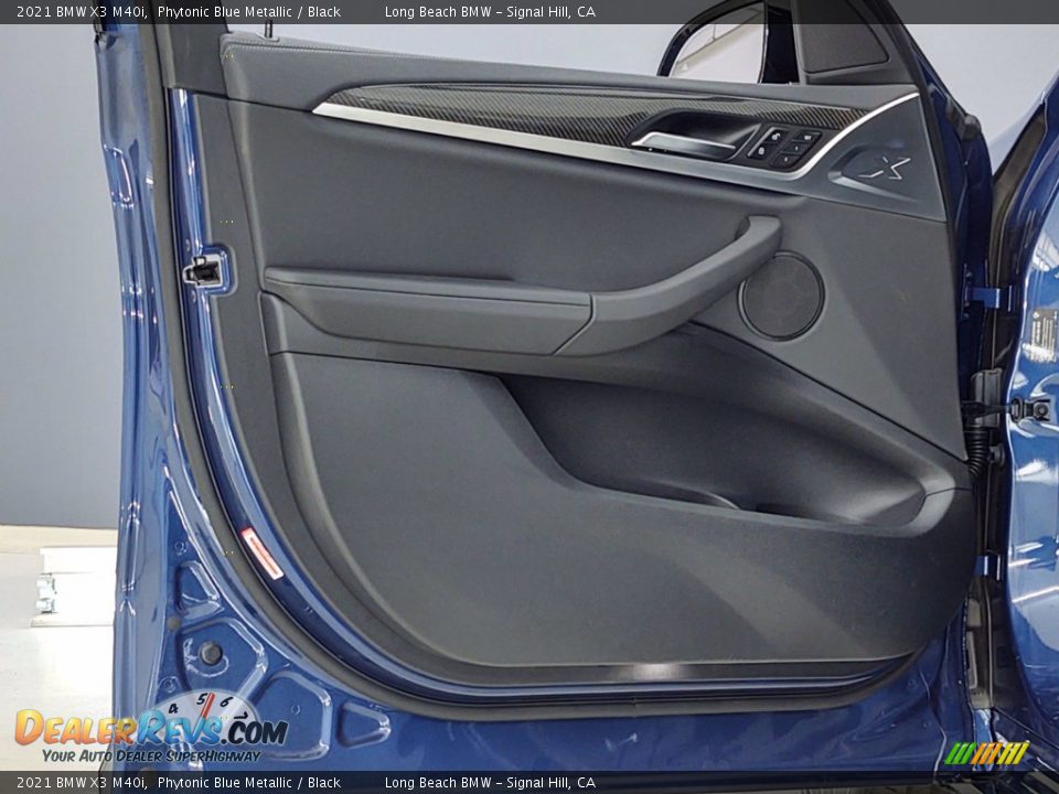 Door Panel of 2021 BMW X3 M40i Photo #4