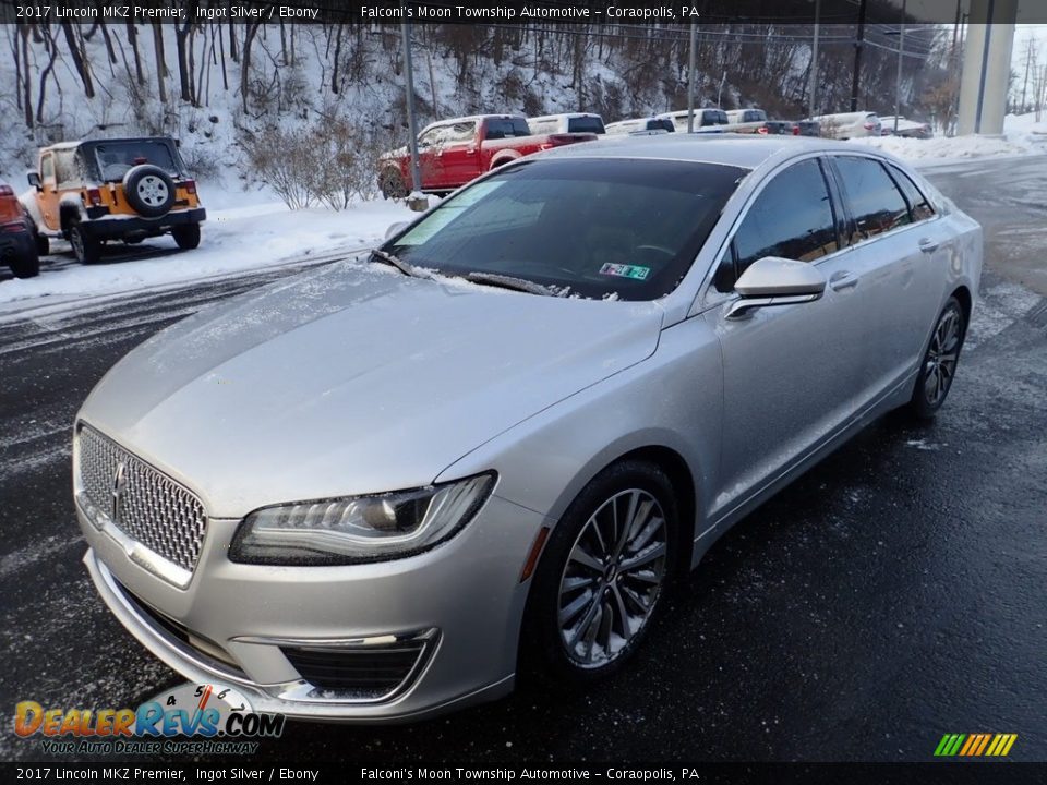 Front 3/4 View of 2017 Lincoln MKZ Premier Photo #7