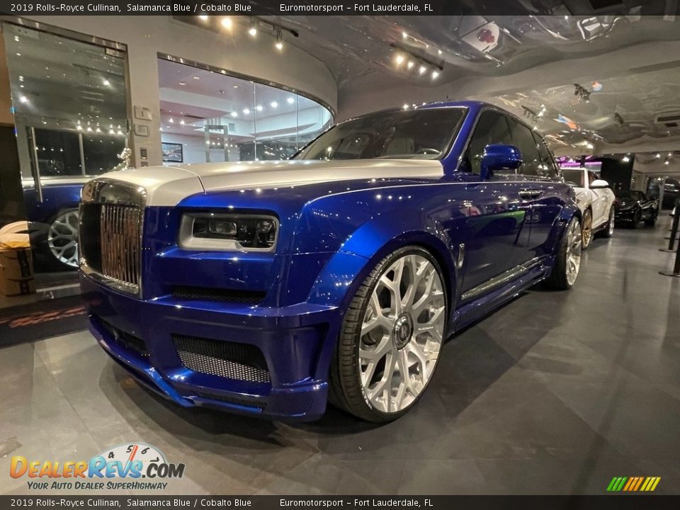 Front 3/4 View of 2019 Rolls-Royce Cullinan  Photo #2