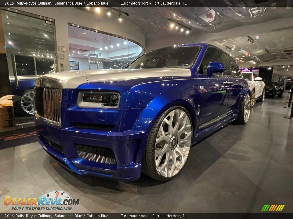Front 3/4 View of 2019 Rolls-Royce Cullinan  Photo #2