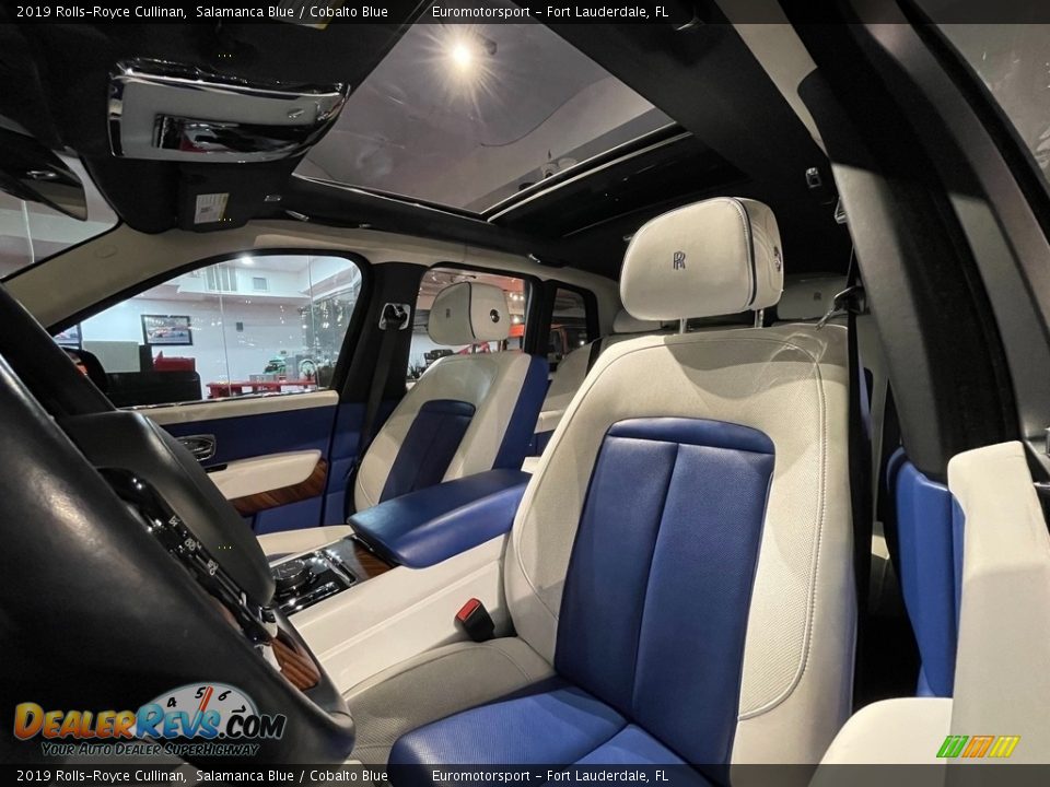Front Seat of 2019 Rolls-Royce Cullinan  Photo #7