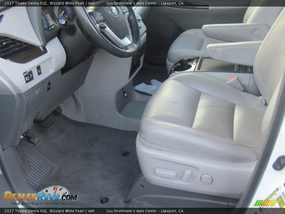 2017 Toyota Sienna XLE Blizzard White Pearl / Ash Photo #12