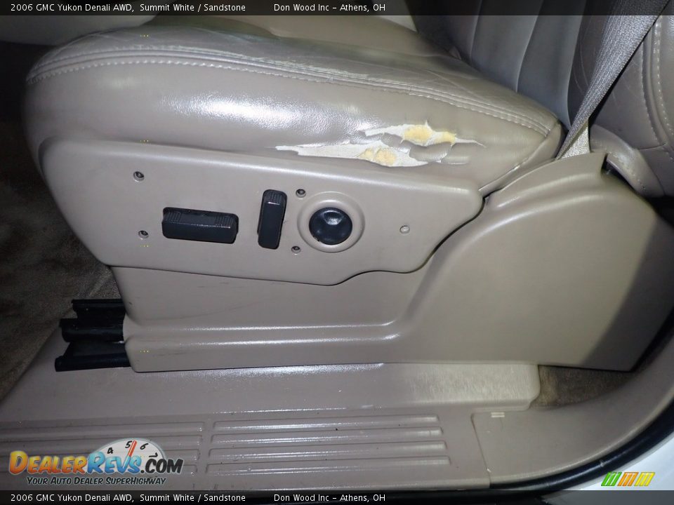2006 GMC Yukon Denali AWD Summit White / Sandstone Photo #25