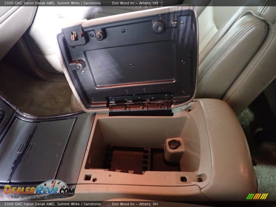 2006 GMC Yukon Denali AWD Summit White / Sandstone Photo #35