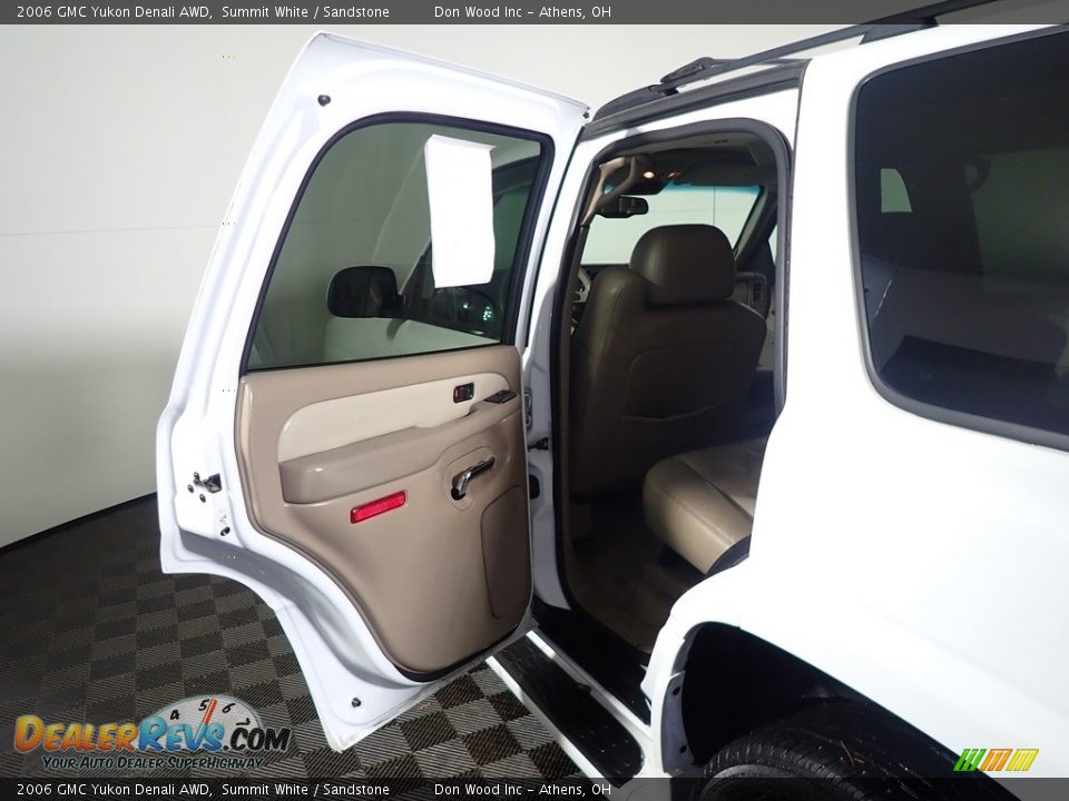 2006 GMC Yukon Denali AWD Summit White / Sandstone Photo #36