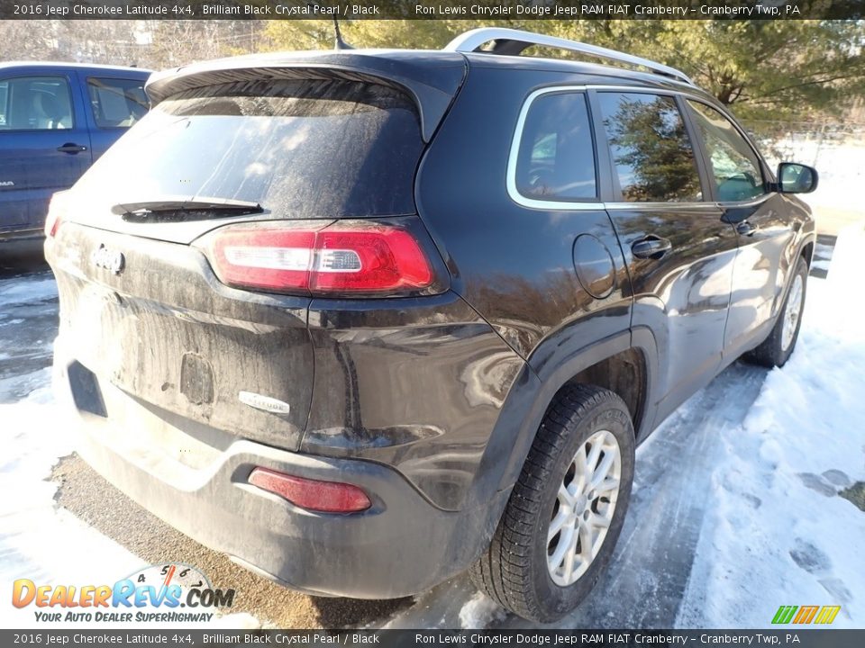 2016 Jeep Cherokee Latitude 4x4 Brilliant Black Crystal Pearl / Black Photo #4