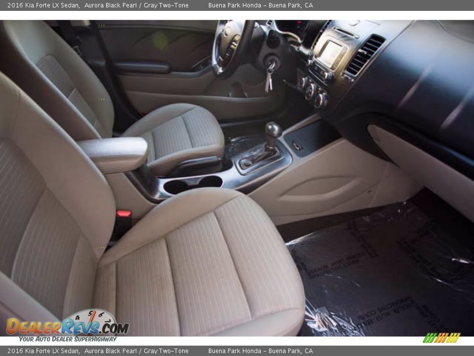 Front Seat of 2016 Kia Forte LX Sedan Photo #21
