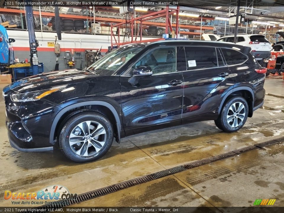 2021 Toyota Highlander XLE AWD Midnight Black Metallic / Black Photo #1