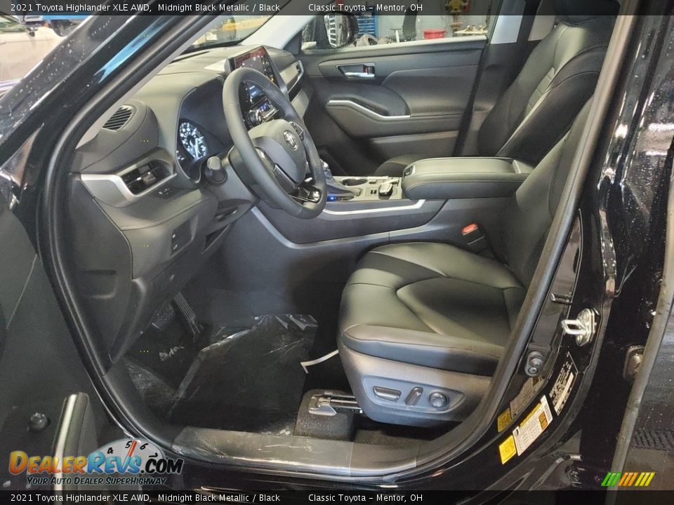 2021 Toyota Highlander XLE AWD Midnight Black Metallic / Black Photo #2