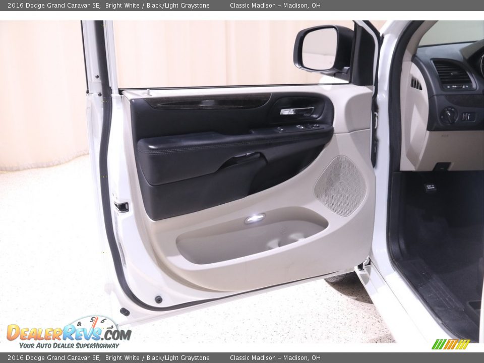 2016 Dodge Grand Caravan SE Bright White / Black/Light Graystone Photo #4