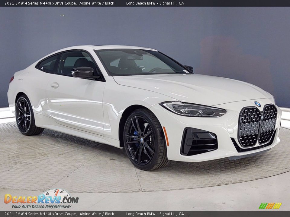Front 3/4 View of 2021 BMW 4 Series M440i xDrive Coupe Photo #27
