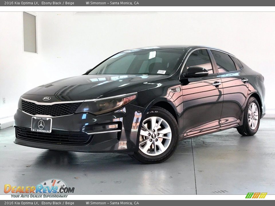 Front 3/4 View of 2016 Kia Optima LX Photo #12