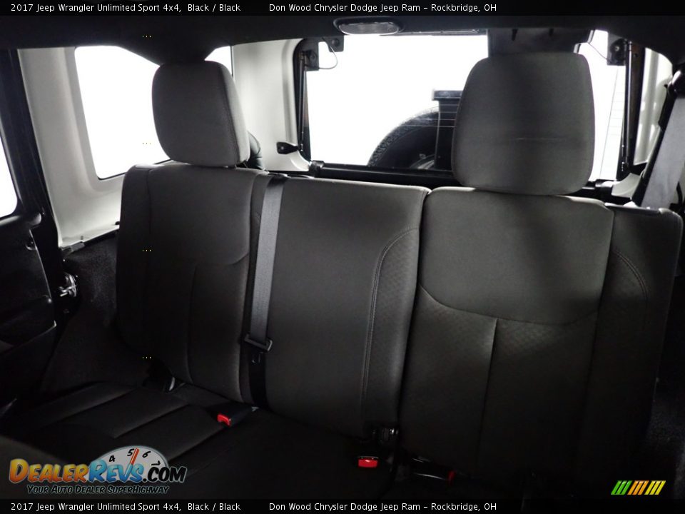 2017 Jeep Wrangler Unlimited Sport 4x4 Black / Black Photo #24