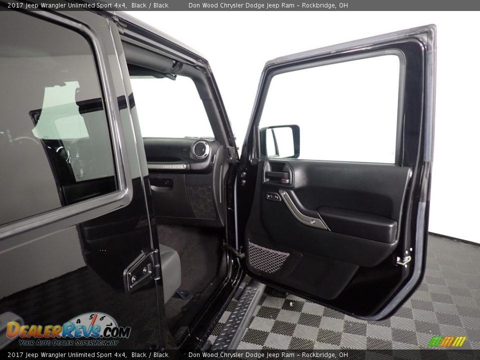 2017 Jeep Wrangler Unlimited Sport 4x4 Black / Black Photo #30