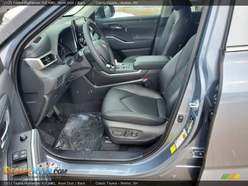 Front Seat of 2021 Toyota Highlander XLE AWD Photo #2