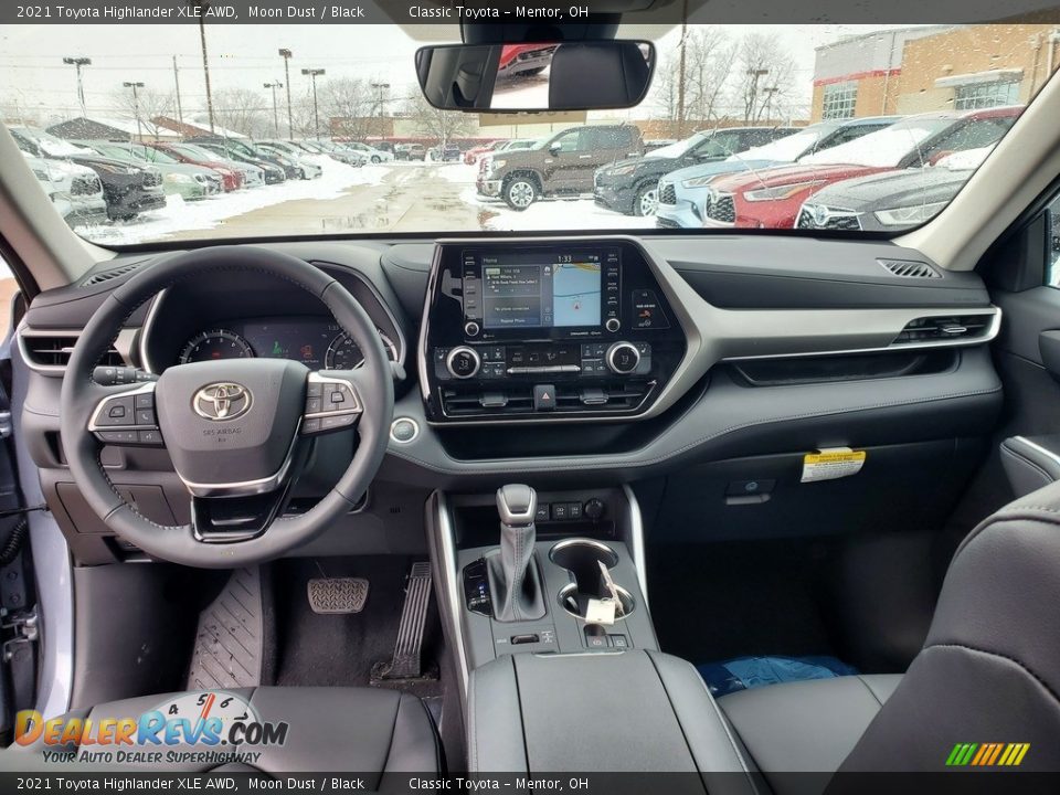 Dashboard of 2021 Toyota Highlander XLE AWD Photo #4
