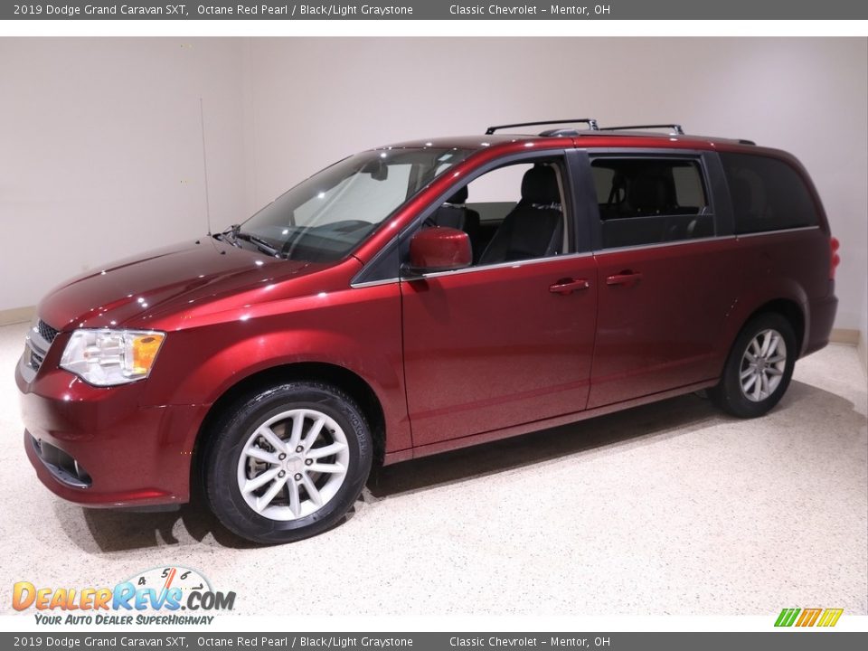 2019 Dodge Grand Caravan SXT Octane Red Pearl / Black/Light Graystone Photo #3