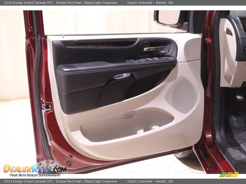 2019 Dodge Grand Caravan SXT Octane Red Pearl / Black/Light Graystone Photo #4