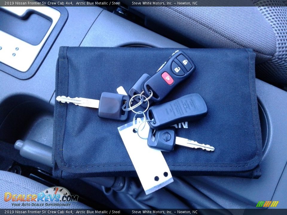 Keys of 2019 Nissan Frontier SV Crew Cab 4x4 Photo #26