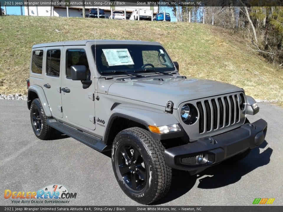 Front 3/4 View of 2021 Jeep Wrangler Unlimited Sahara Altitude 4x4 Photo #4