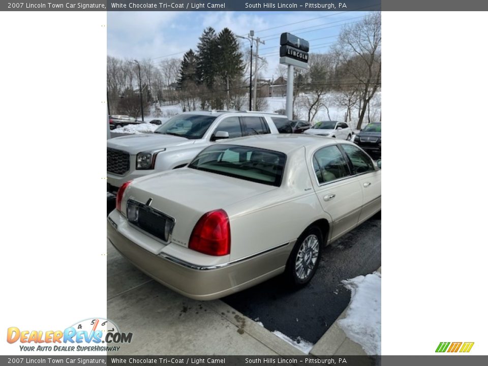 2007 Lincoln Town Car Signature White Chocolate Tri-Coat / Light Camel Photo #3