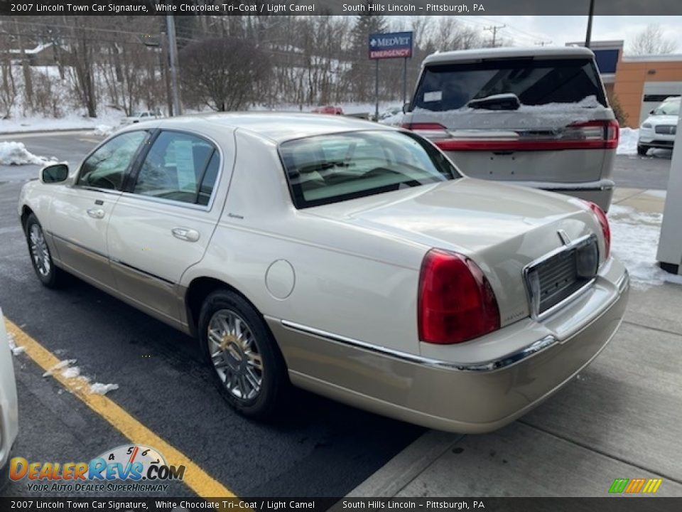 2007 Lincoln Town Car Signature White Chocolate Tri-Coat / Light Camel Photo #4