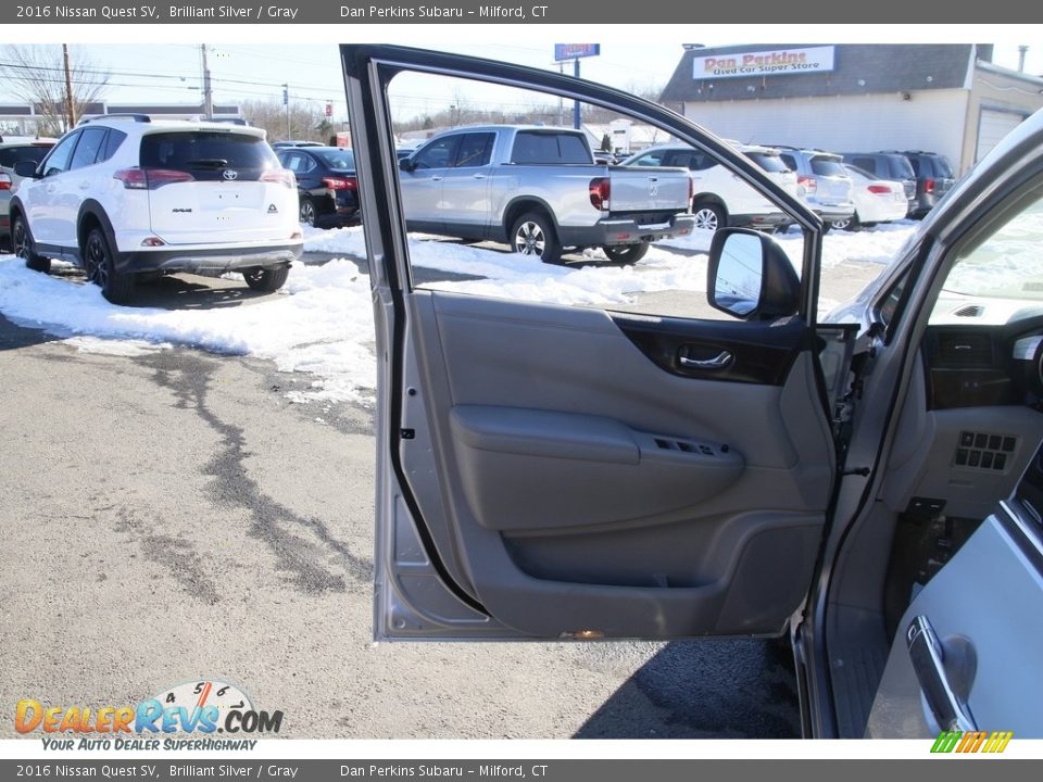 2016 Nissan Quest SV Brilliant Silver / Gray Photo #9