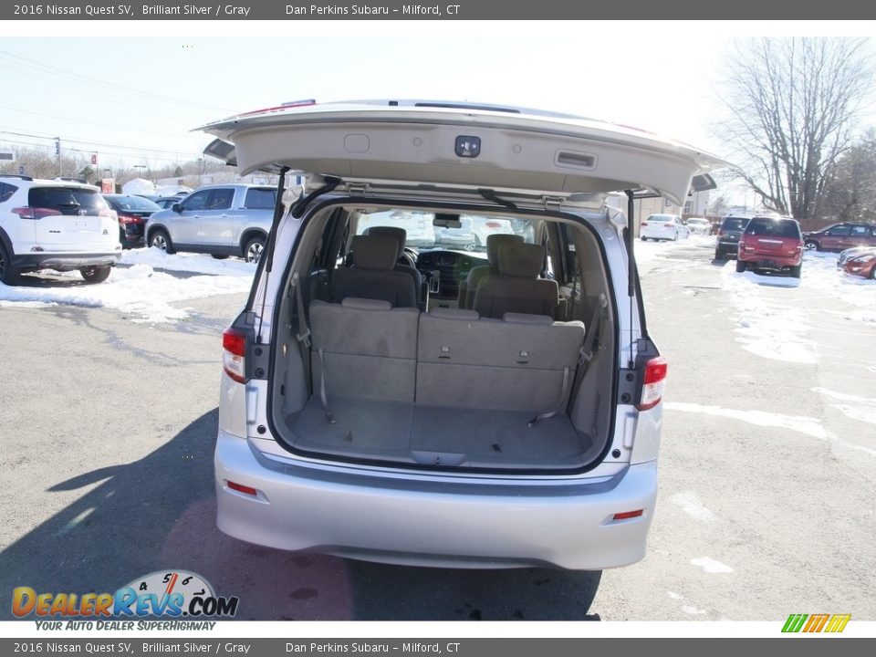 2016 Nissan Quest SV Brilliant Silver / Gray Photo #12