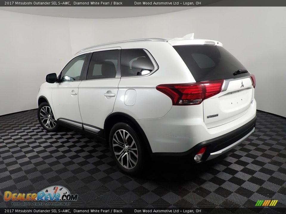 Diamond White Pearl 2017 Mitsubishi Outlander SEL S-AWC Photo #11