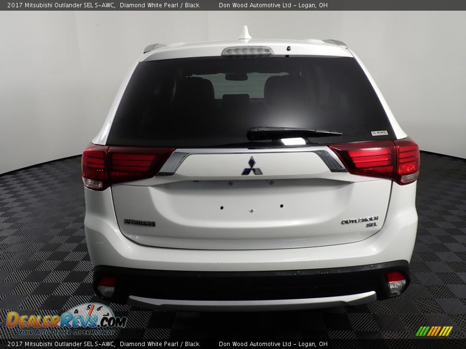 Diamond White Pearl 2017 Mitsubishi Outlander SEL S-AWC Photo #12