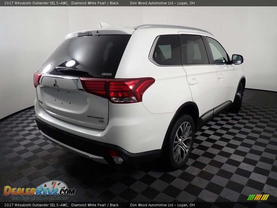 Diamond White Pearl 2017 Mitsubishi Outlander SEL S-AWC Photo #17