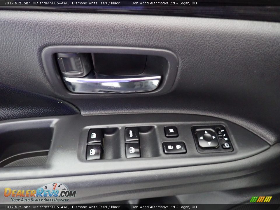 Door Panel of 2017 Mitsubishi Outlander SEL S-AWC Photo #21