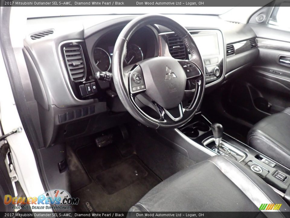 Dashboard of 2017 Mitsubishi Outlander SEL S-AWC Photo #24